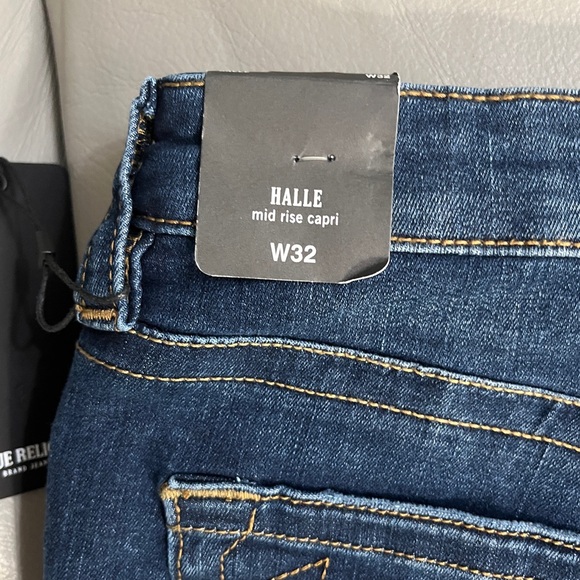 NWT - True Religion Women’s Halle  Distressed Capri Jeans - Size 32 - Picture 10 of 11